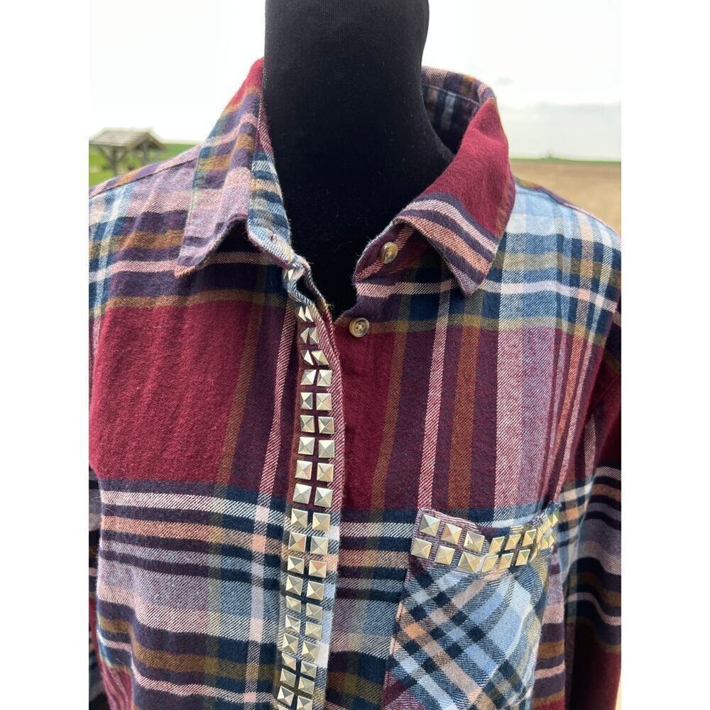 Shyanne flannel with metal studs long sleeve button down shirt, women's size L
